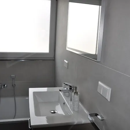Διαμέρισμα Neubau, Luxus, 3-zi Wohn Fuer Kaffeegeniesser *